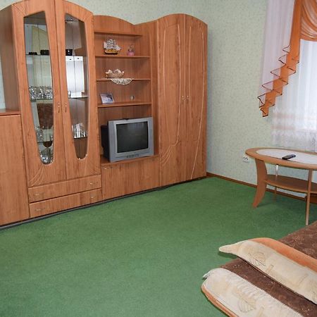Apartments On Leninskaya Street เนียสวิจ ภายนอก รูปภาพ