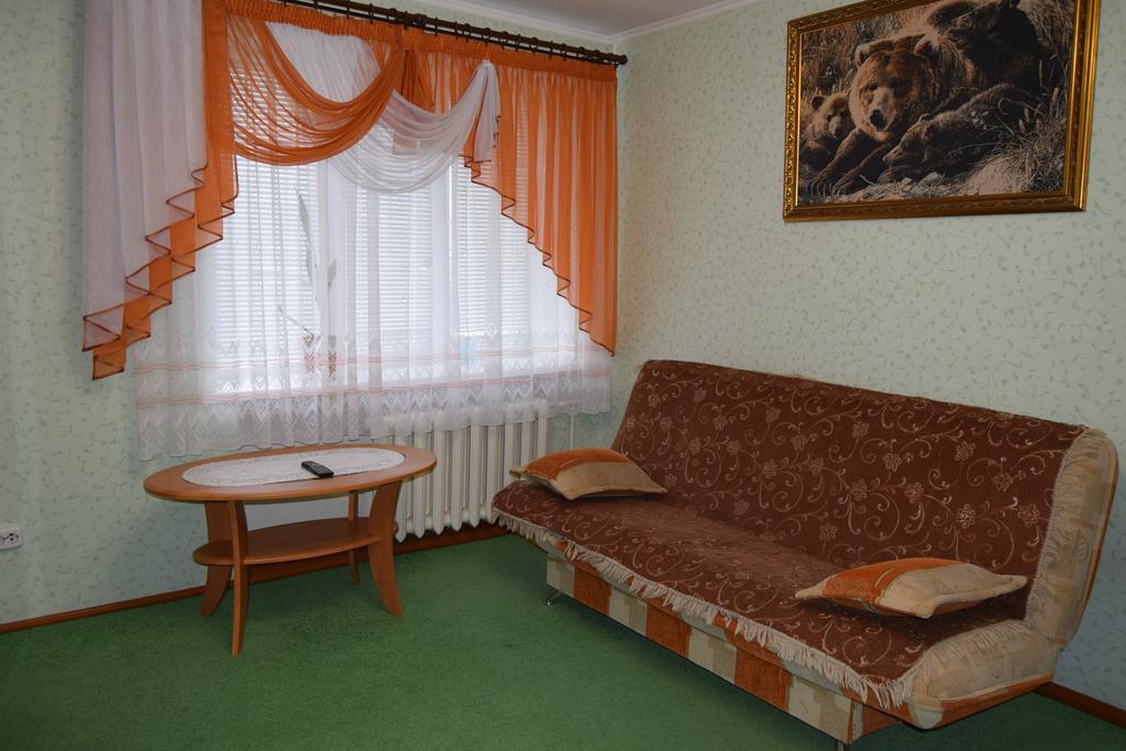 Apartments On Leninskaya Street เนียสวิจ ภายนอก รูปภาพ