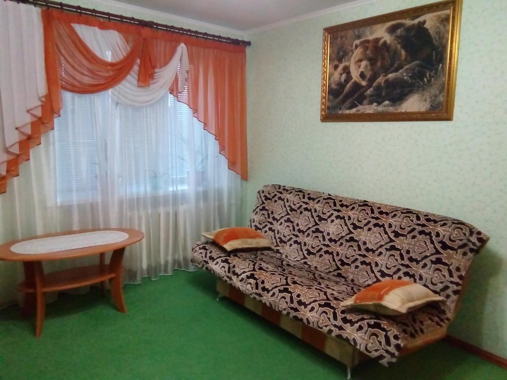 Apartments On Leninskaya Street เนียสวิจ ภายนอก รูปภาพ